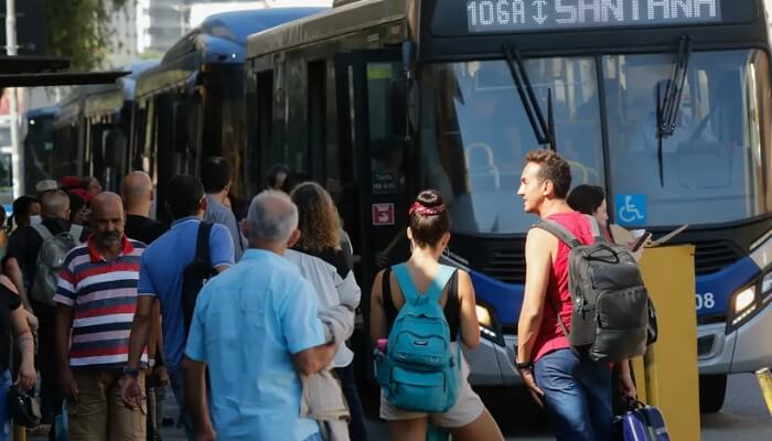 Setor de serviços cresce 0,5% de março para abril no país, revela IBGE